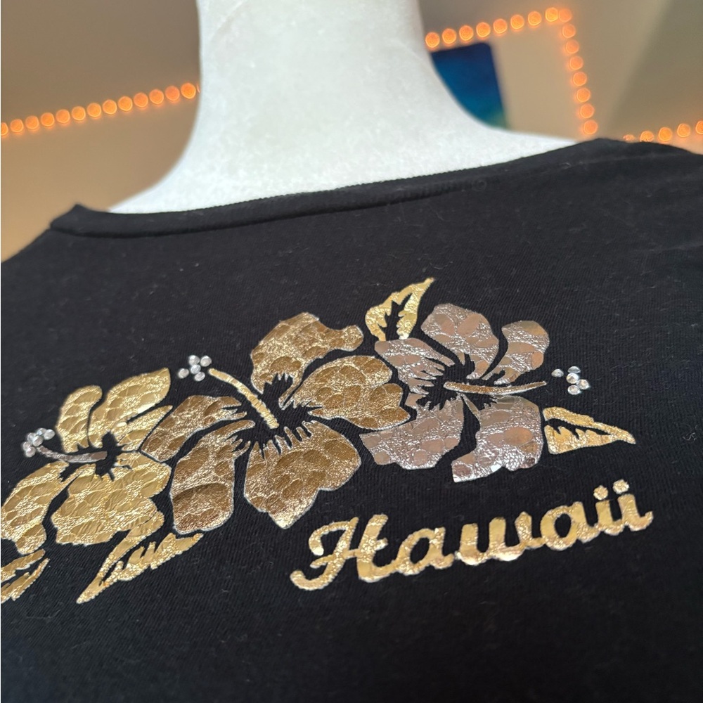 Hawaii Black Floral Women's Top - Picture 2 of 7